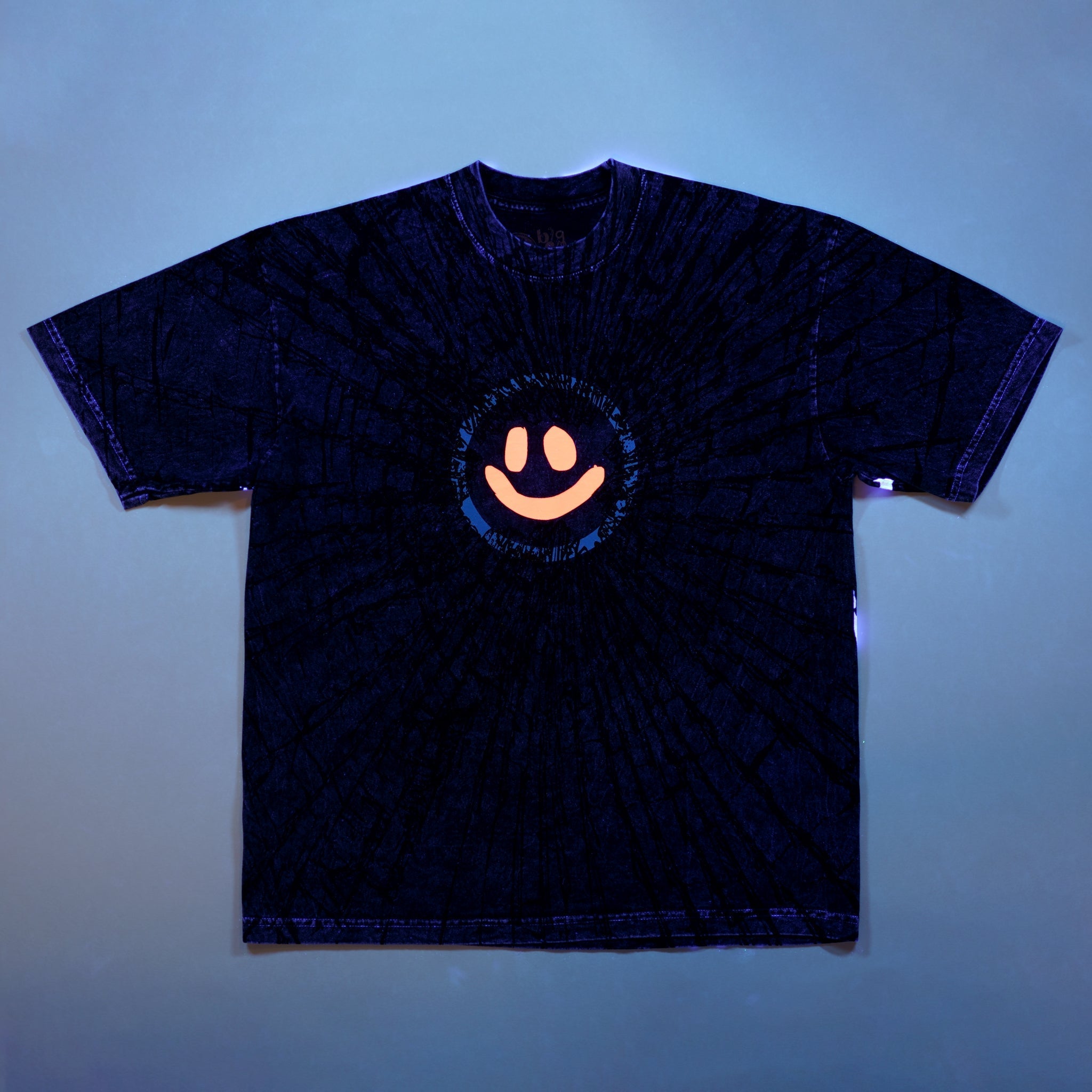 Cracked Smiley Tee [Carbon]