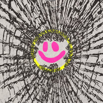 Cracked Smiley Tee [Limestone]