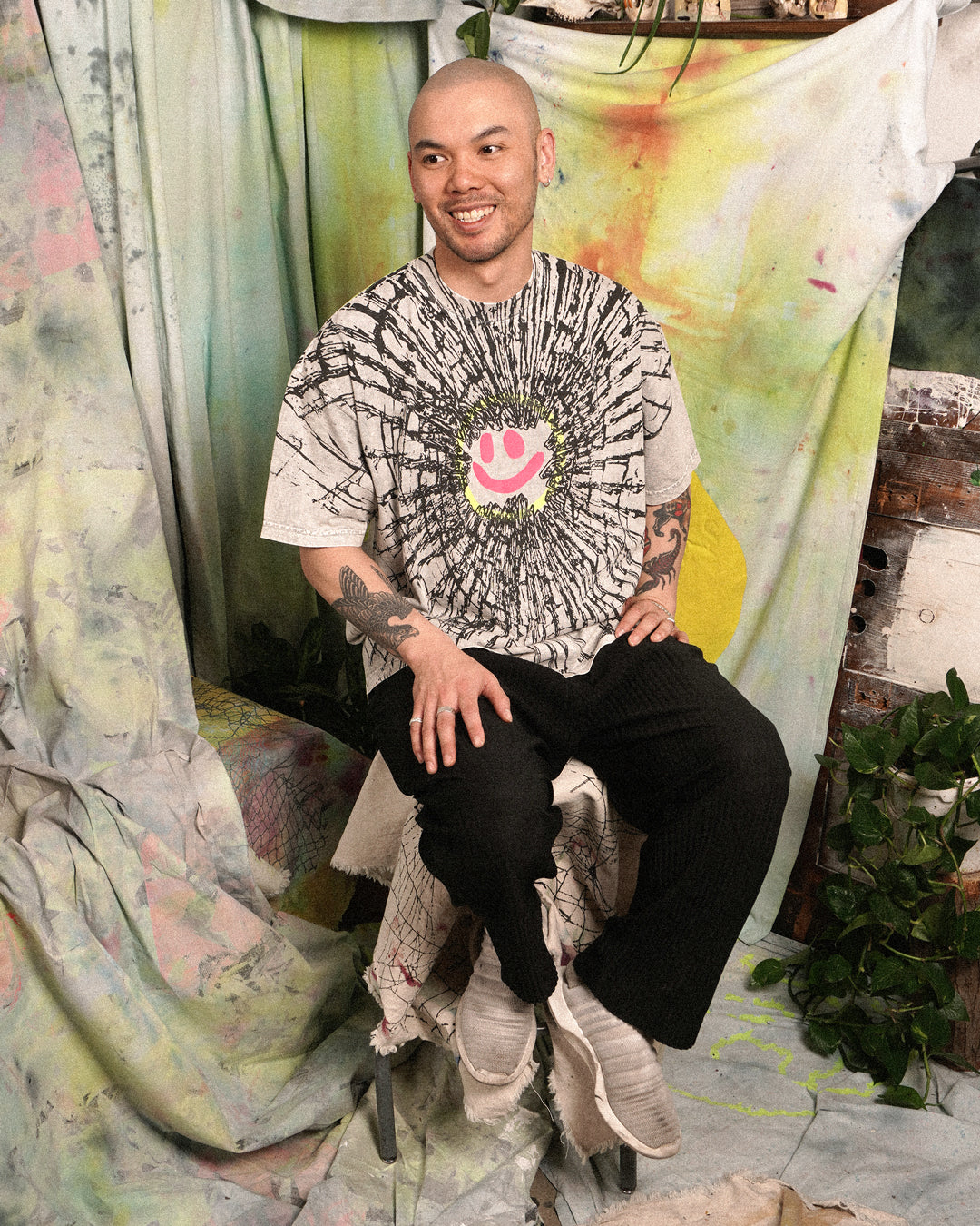 Cracked Smiley Tee [Limestone]